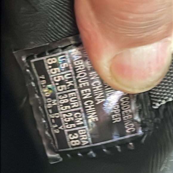 Skechers Women's Black Shoes. Excellent Condition- Worn 3 times. Size 8.5. - Picture 12 of 12